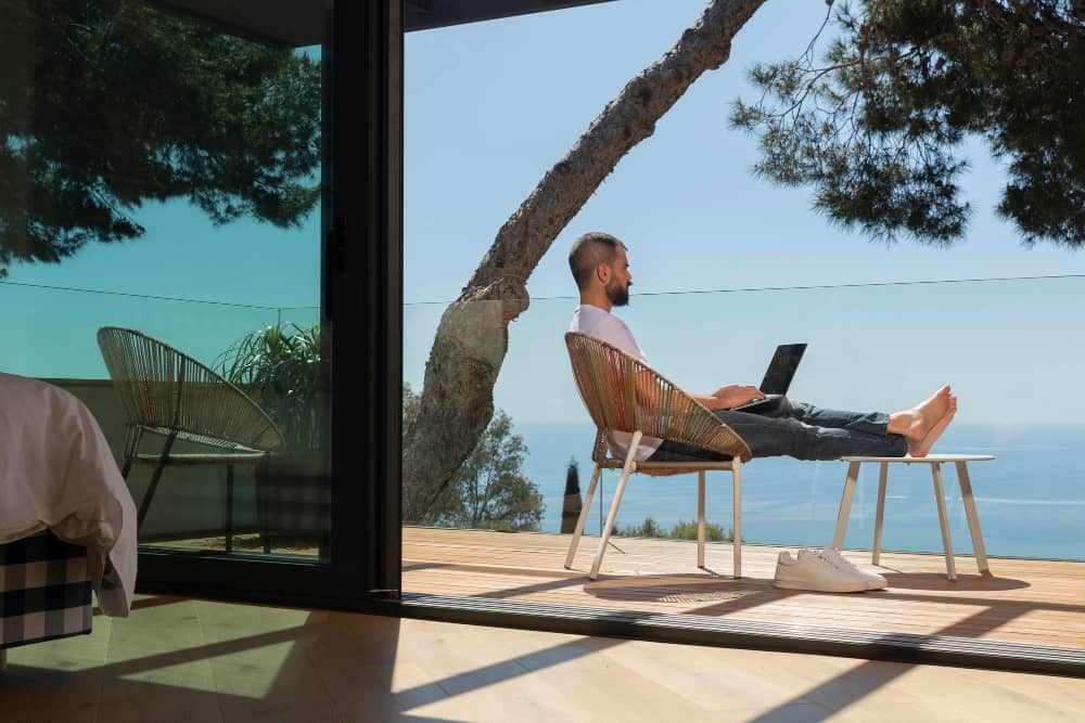 Key Steps to Achieve Financial Independence Through Digital Businesses